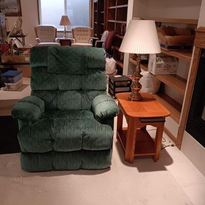 LA Z BOY LAZY BOY RECLINER, WOODEN SIDE TABLE W/SLIDE OUT SHELF AND TABLE LAMP