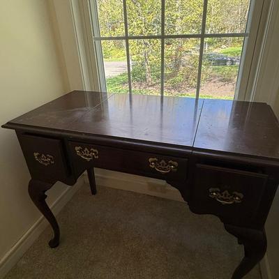 Beautiful vanity with flip top