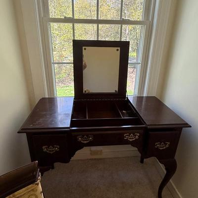 Beautiful vanity with flip top