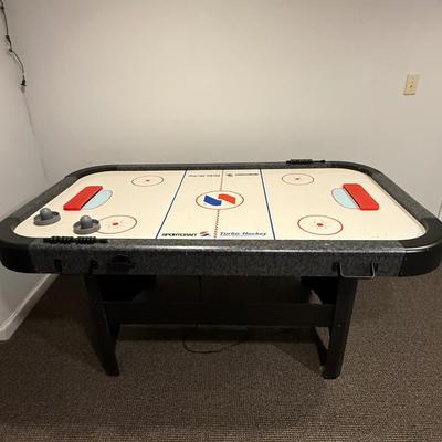 Air hockey table