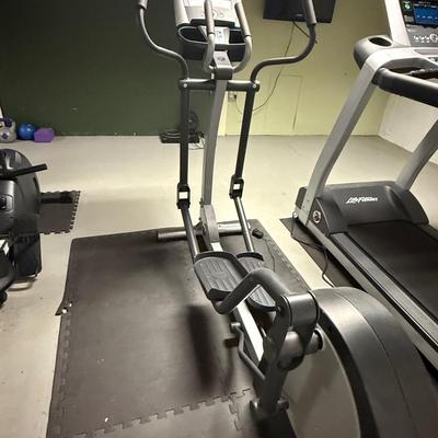 Life Fitness x1 elliptical cross trainer