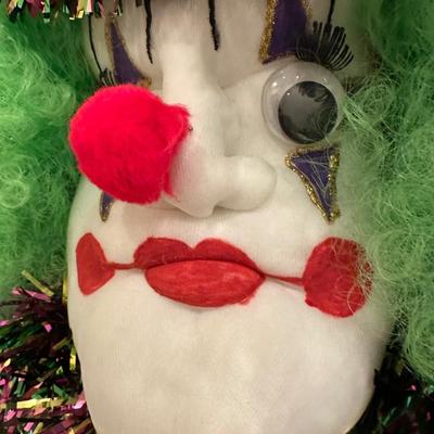 Mardi Gras Decor Lot – Clown & Feathered Wreaths