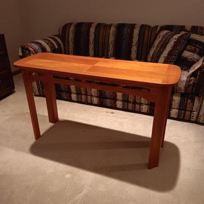 WOODEN SOFA ABLE