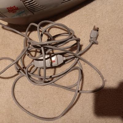 DIRT DEVIL CARPET SPOT SCRUBBER AND REGINA 3 ELECTRIKBROOM