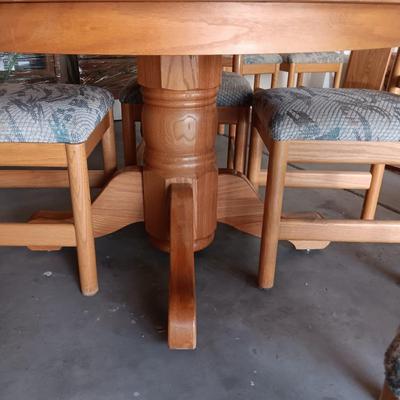 WOODEN PEDESTAL TABLE WITH 6 CHAIRS AND 2 LEAVES