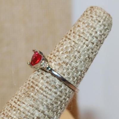 Size 6 Single Cranberry Red HEART Ring with 2 Clear Stones Side Accents on a Silver Tone Band (1.6g)