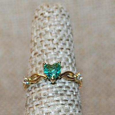 Size 5 Delicate BLUE/GREEN HEART Ring with Loops and Single Clear Stone Accents on a Gold Tone Band (1.1g)