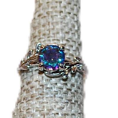 Size 6 Iridescent BLUE/GREEN Single Round Stone Ring with "Branch" Style Accents on a Silver Tone Band (2.9g)