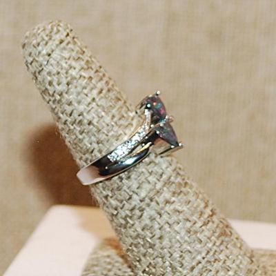 Size 6 Double Iridescent HEARTS Ring with Clear Stones Sides on an Overlap Silver Tone Band (3.2g)