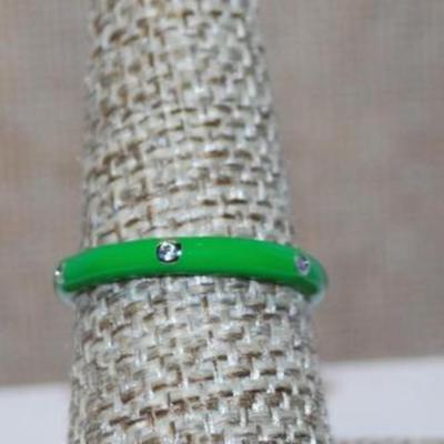 Size 9 Marked .925 LIME GREEN Enamel Ring with 6 Rhinestones Around the Band (2.3g)