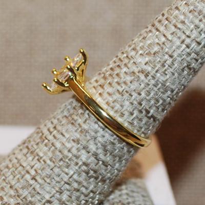 Size 6¼ Marked .925 Single Clear 6 Prong Marquise Cut Stone Ring on a Gold Band (3.0g)