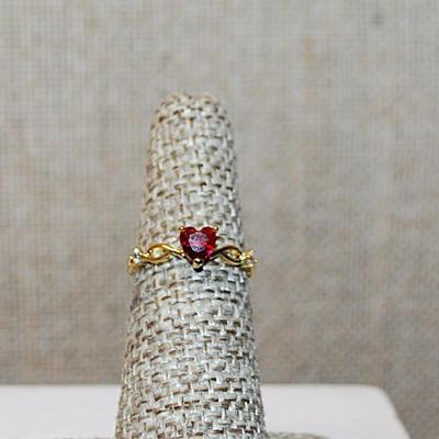 Size 5 Delicate RED HEART Ring with Loops and Single Clear Stone Accents on a Gold Tone Band (1.1g)