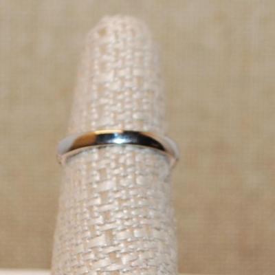 Size 6 Brilliant Flower Bouquet Wedding/Engagement Style Ring on a Silver Tone Band (3.4g)