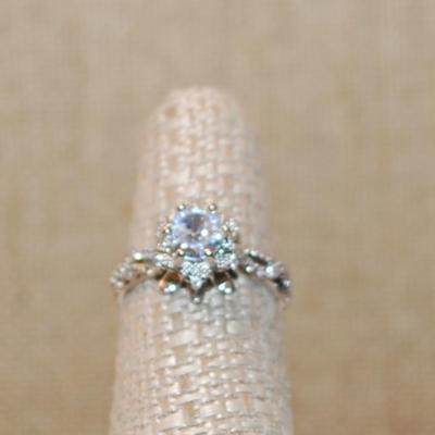 Size 6 Brilliant Flower Bouquet Wedding/Engagement Style Ring on a Silver Tone Band (3.4g)
