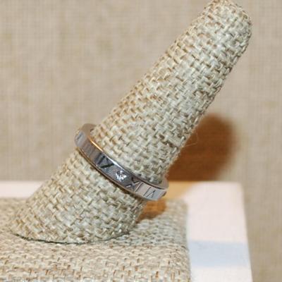 Size 6½ "Roman Numerals" Style Ring on a Silver Tone Band (2.8g)