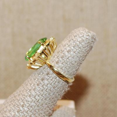 Size 6½ Large Key Lime Green Oval Stone Ring with Surrounds on a Nested Style Setting and Gold Tone Band (5.1g)