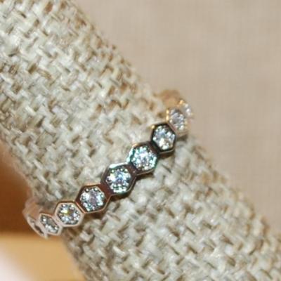Size 7 Infinity Style Ring with Clear Stones Set in Hexagon Segments on a Silver Tone Band (2.2g)