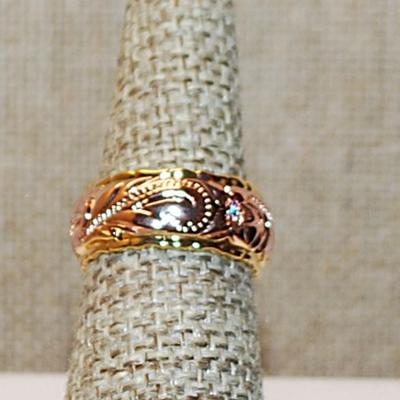 Size 7 Two-Toned ROSE GOLD & GOLD Graphic Designed Ring on a No Stones Gold Colored Band (8.0g)
