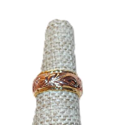 Size 7 Two-Toned ROSE GOLD & GOLD Graphic Designed Ring on a No Stones Gold Colored Band (8.0g)