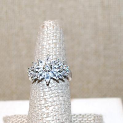 Size 7 "Bouquet" of Marquise Cut Clear Stones Ring for Engagement/ Wedding on a Silver Tone Band (4.1g)