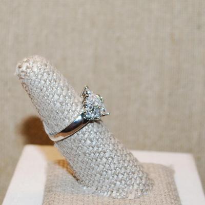 Size 7 "Bouquet" of Marquise Cut Clear Stones Ring for Engagement/ Wedding on a Silver Tone Band (4.1g)