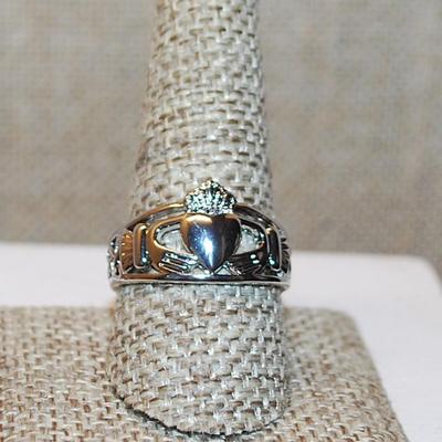 Size 10 Crowned "HEART in HANDS" Ring on a Silver Tone No-Stones Band (4.1g)