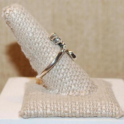 Size 10½ All Silver Style No Stones "Dragonfly" Ring with Swirled Loop on a Silver Tone Band (6.2g)