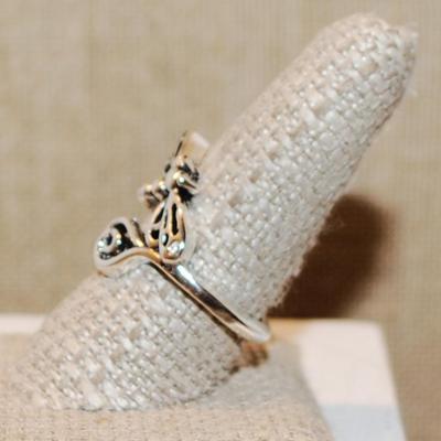 Size 10½ All Silver Style No Stones "Dragonfly" Ring with Swirled Loop on a Silver Tone Band (6.2g)