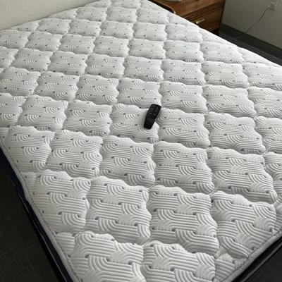 LIKE NEW! DENVER MATTRESS CO ADJUSTABLE FULL SIZE ELECTRIC BED WITH REMOTE