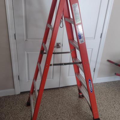 Werner Heavy Duty 300lb Capacity Fiberglass Ladder
