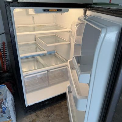 GE fridge with top freezer
