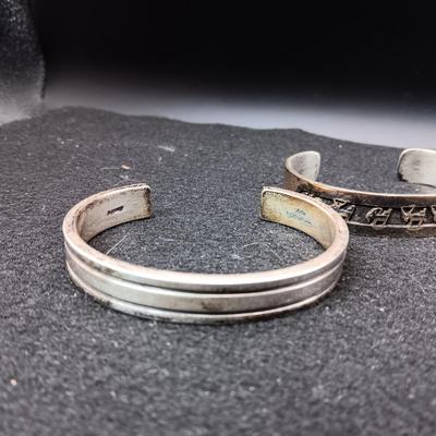 2 STERLING SILVER CUFF BRACELETS (1 IS SIGNED ARTIE YELLOWHORSE) 81.32g