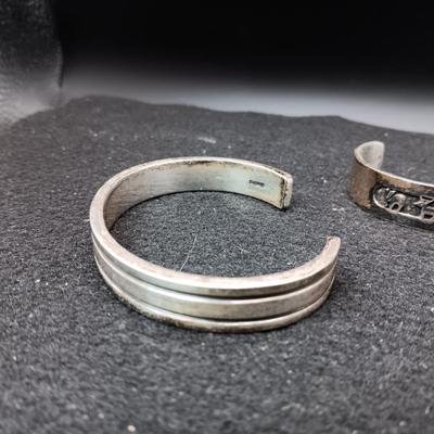 2 STERLING SILVER CUFF BRACELETS (1 IS SIGNED ARTIE YELLOWHORSE) 81.32g