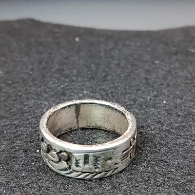 STERLING SILVER RING SIZE 7 1/2 WEIGHT 8.90g