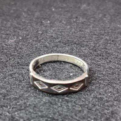 2 STERLING SILVER RINGS 8.32g SIZE 10