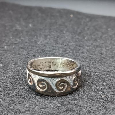 STERLING SILVER RING 7.97g SIZE 8
