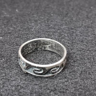 2 STERLING SILVER RINGS 8.77g SIZES 8 & 7 1/2
