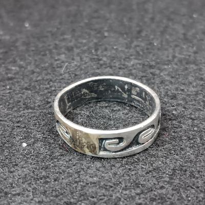 2 STERLING SILVER RINGS 8.77g SIZES 8 & 7 1/2