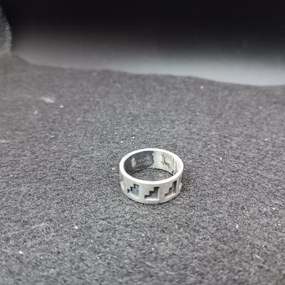 2 SIZE 5 STERLING SILVER RINGS 9.57g