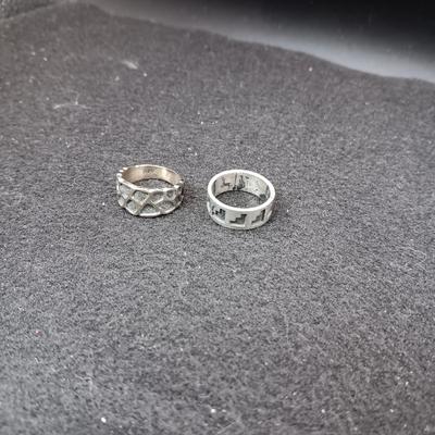 2 SIZE 5 STERLING SILVER RINGS 9.57g
