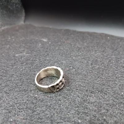 2 SIZE 5 STERLING SILVER RINGS 9.57g