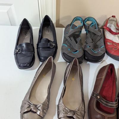 Assortment Of Women's Shoes Size 8 1/2 (SR)