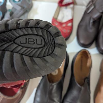Assortment Of Women's Shoes Size 8 1/2 (SR)