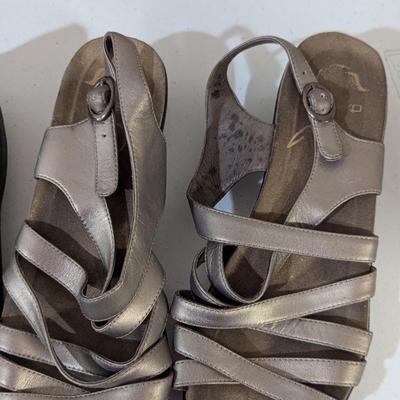 Assortment Of Women's Shoes Size 8 1/2 (SR)