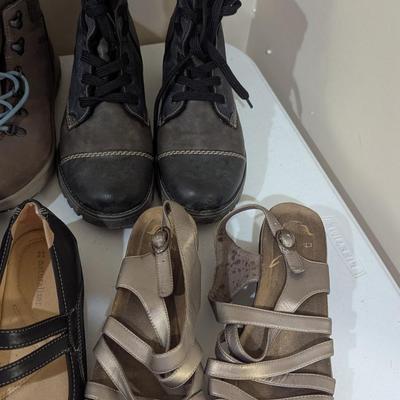 Assortment Of Women's Shoes Size 8 1/2 (SR)
