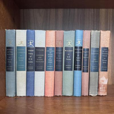 Henry David Thoreau, John Dos Passos, and More Books Published by The Modern Library (B1-DZ)