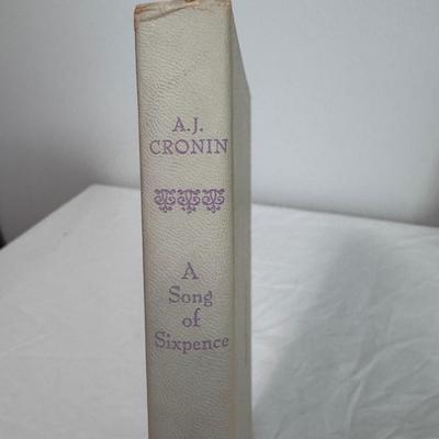 First Edition “Shakespeare” by Ivor Brown and Other Vintage Collectors Books (B1-DZ)