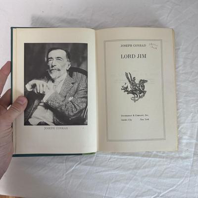 First Edition “Shakespeare” by Ivor Brown and Other Vintage Collectors Books (B1-DZ)