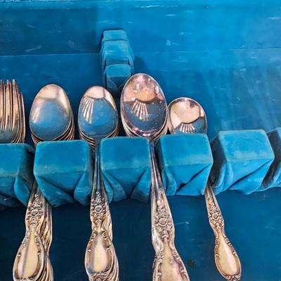 45 Piece WM Rogers 'Victorian Rose' Silverplate Flatware w/Case (DR-JS)