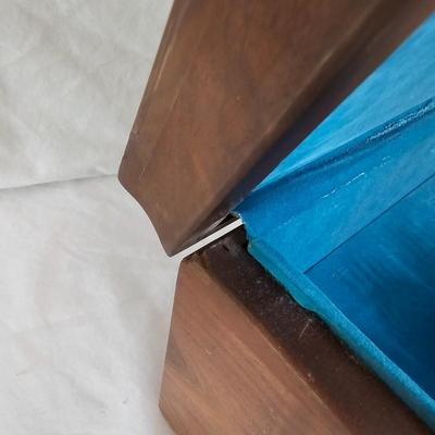 45 Piece WM Rogers 'Victorian Rose' Silverplate Flatware w/Case (DR-JS)